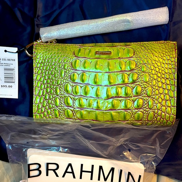 Brahmin Handbags - 💚🆕Brahmin Limeade Melbourne Daisy Wristlet💚